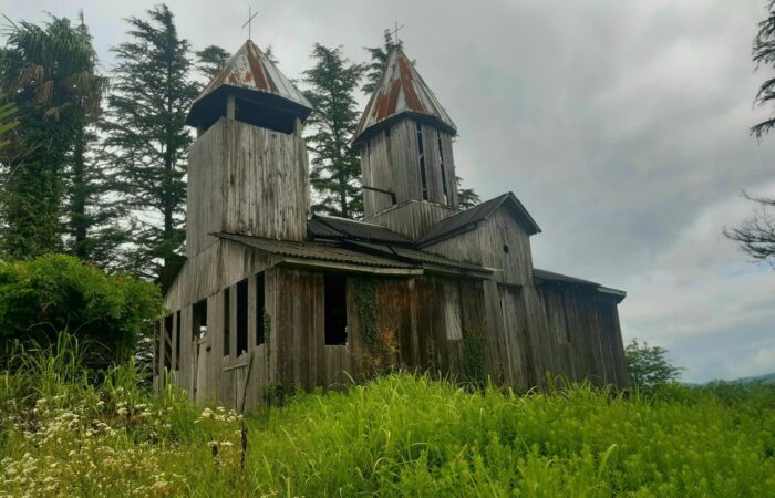 Holzerne Kirche - Radunralub in Georgien