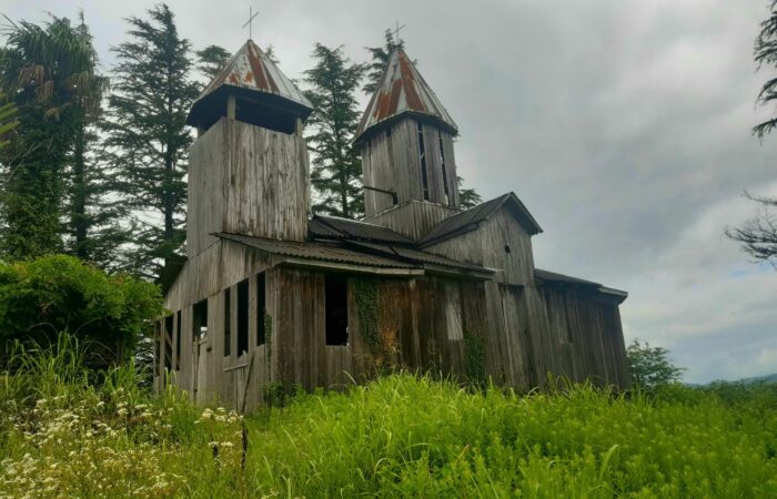Eine Kirche aus Holz