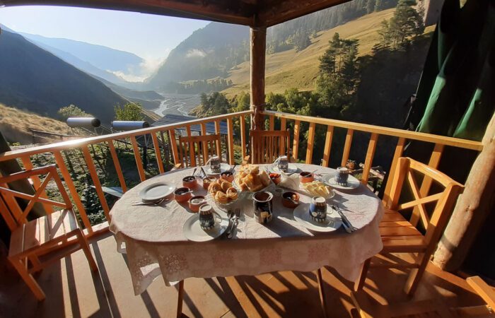 Frühstuck im Dorf Dschwarboseli - Reiten Tuschetien