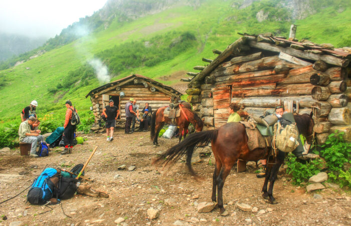 laila-bergsteigen-in-georgien
