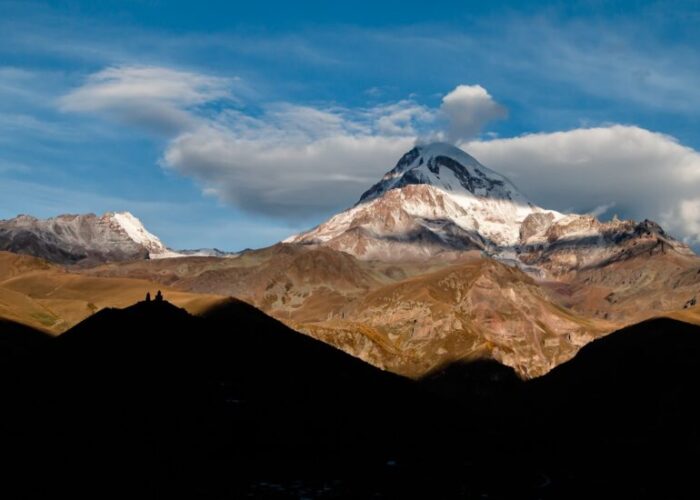 Blick zum Berg Mkivari auf der Reise in Kachetien und Kazbeg