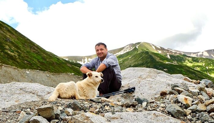 Guide with dog hiking in Mulachi, Svaneti
