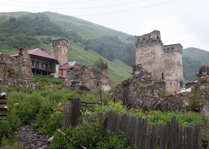 The village of Hadishi and its towers
