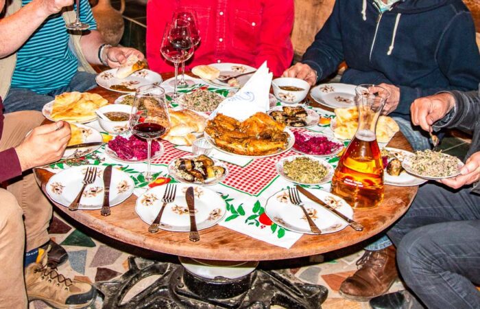 Abendessen in einem Guesthaus - Kulturreise Georgien