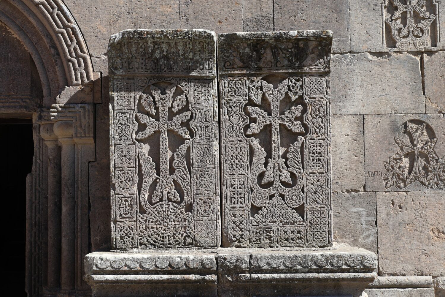 Rundreise in Armenien - Steinkreuze am Goschavank Kloster