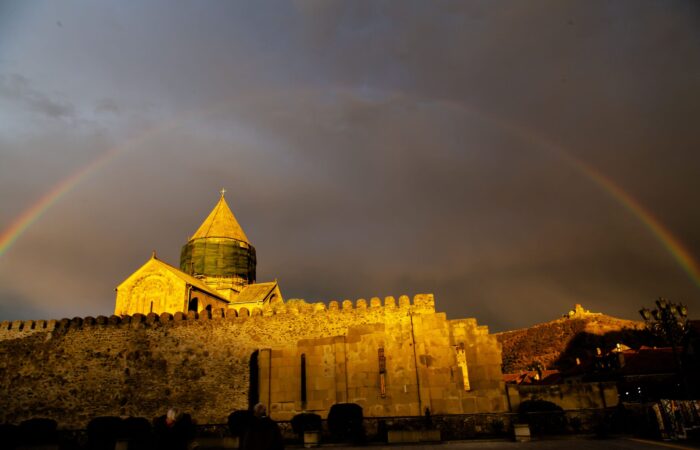Svetitskhoveli mit dem Regenbogen in Mtskheta