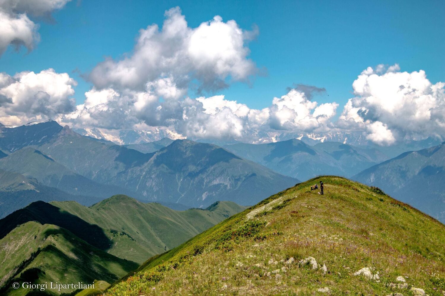 Ein Wanderer beim Trekking von Swanetien nach Samegrelo