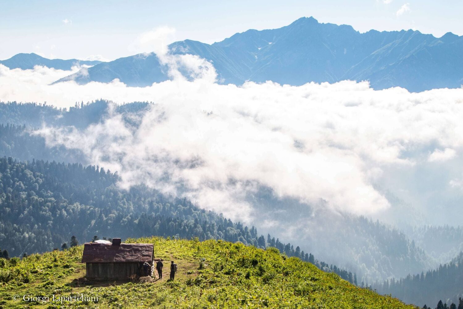 Zwei Wanderer Am Hirtenhütte in Lebarde
