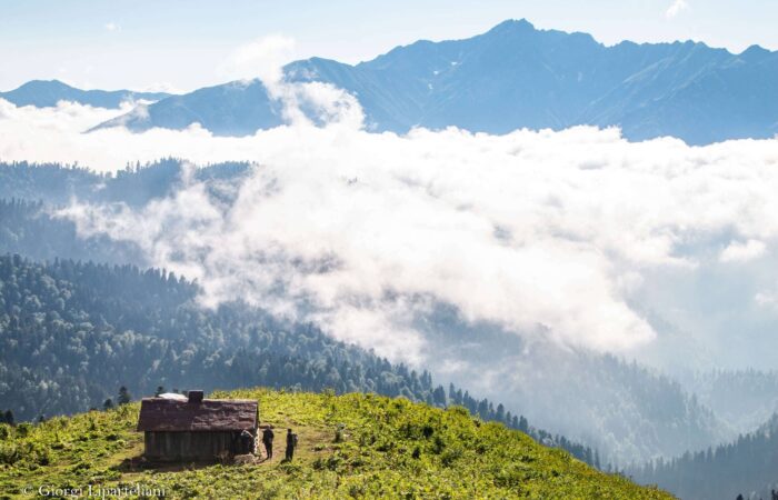 Zwei Wanderer Am Hirtenhütte in Lebarde