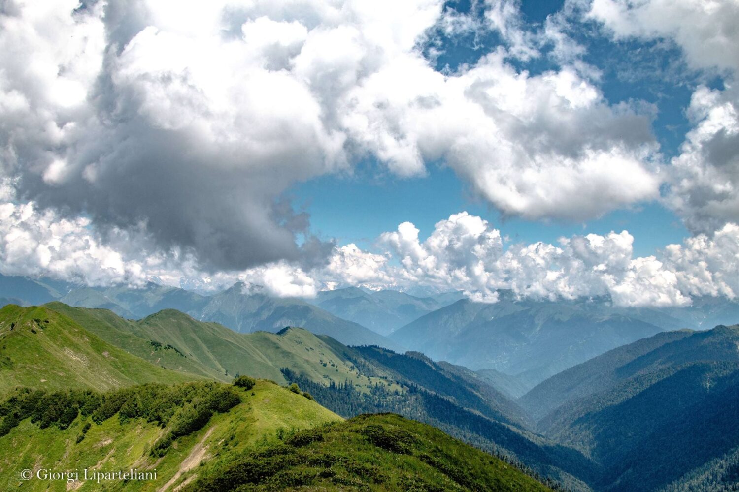 Blick zu den Swanetien Berge
