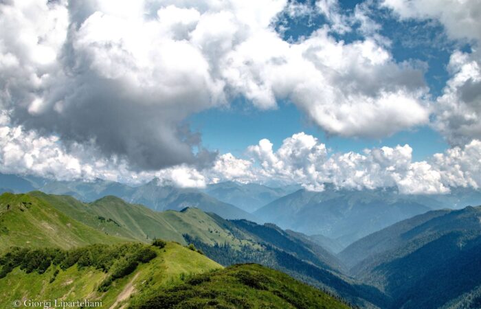 Blick zu den Swanetien Berge