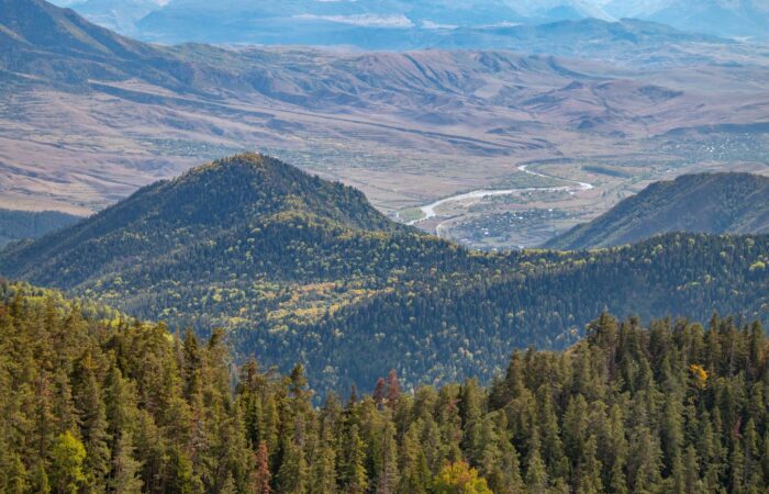 Landschaft des Kleinen Kaukasus - Wanderreisen in Georgien