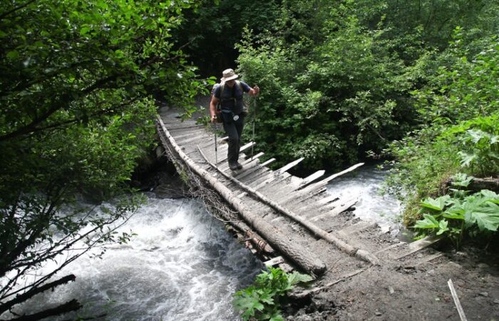 Ein Wanderer beim Wandern Tuschetien