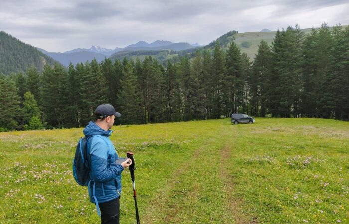 A hiker at the beginning of the hike