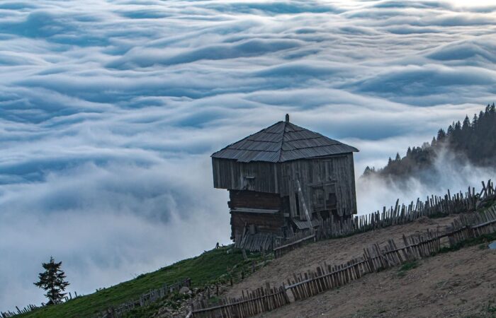 Eine alte Hütte in Adscharien auf dem Goderdzi Pass