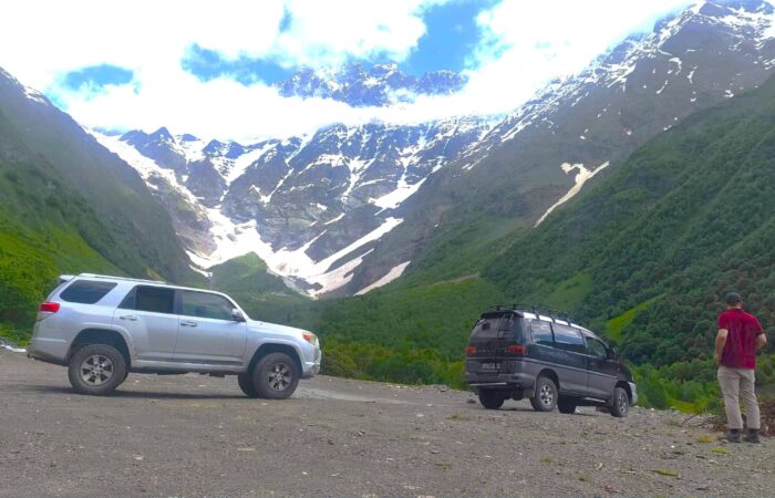 Touristen am Ailama Gletscher
