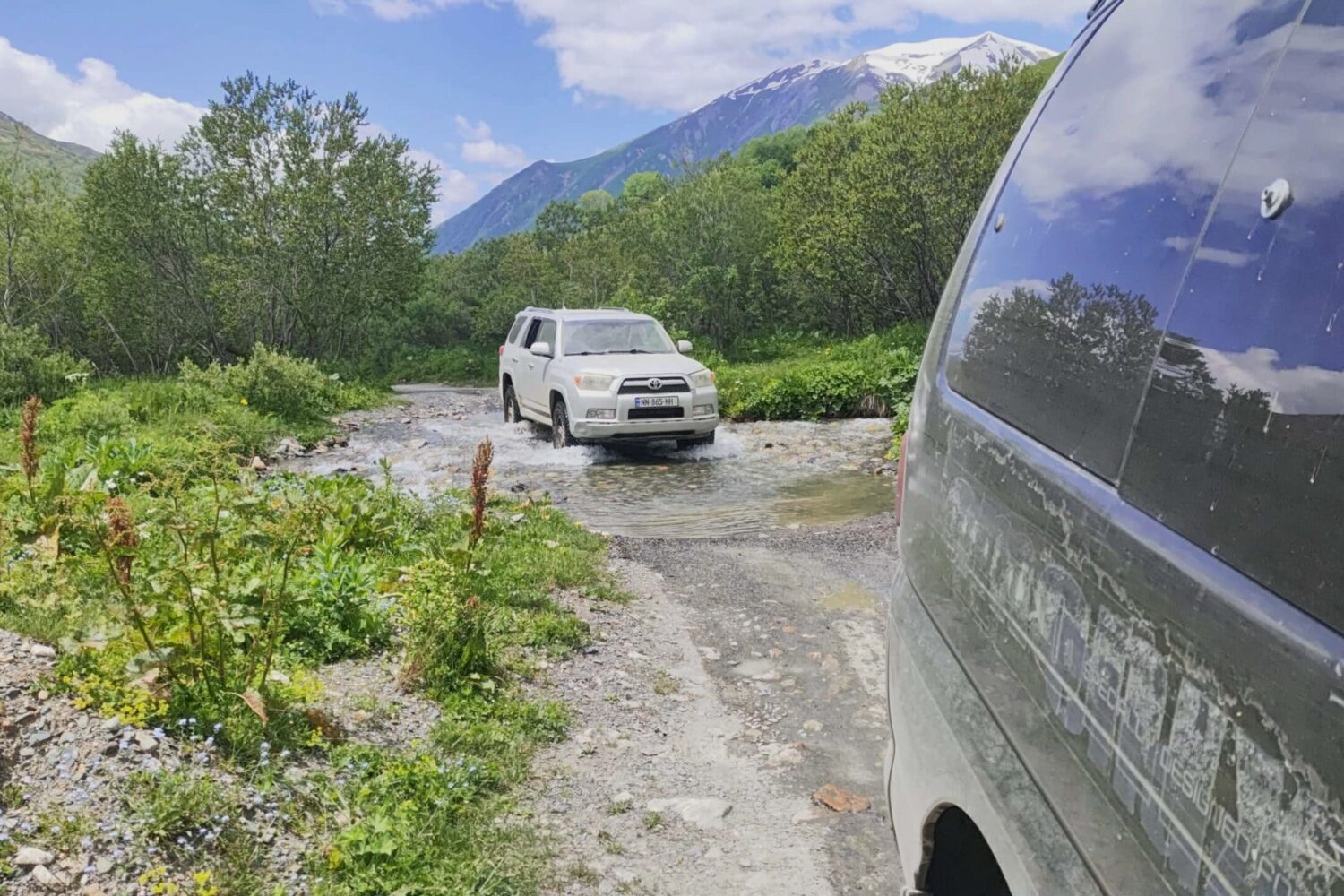 Jeeps durch das Schchara Tal