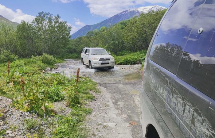 Jeeps durch das Schchara Tal