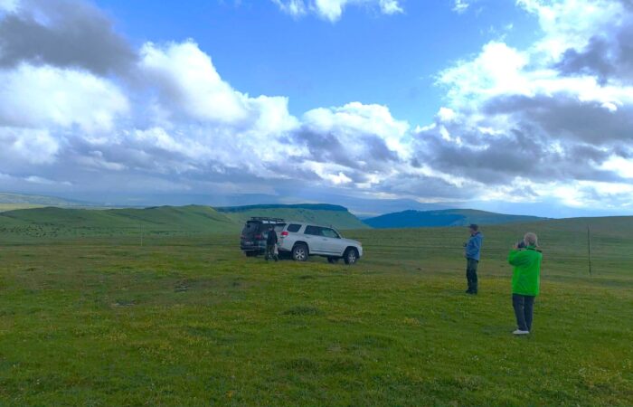 Touristen auf der Familienreise in Georgien